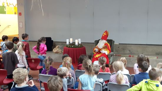 Bischof Nikolaus und Kinder