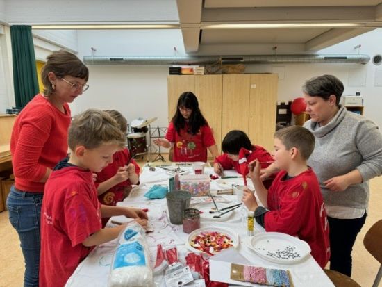 Klasse 3c Adventsbasteln Helferinnen